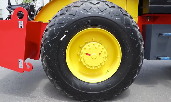 Road.roller small tread tires with greater adhesion
