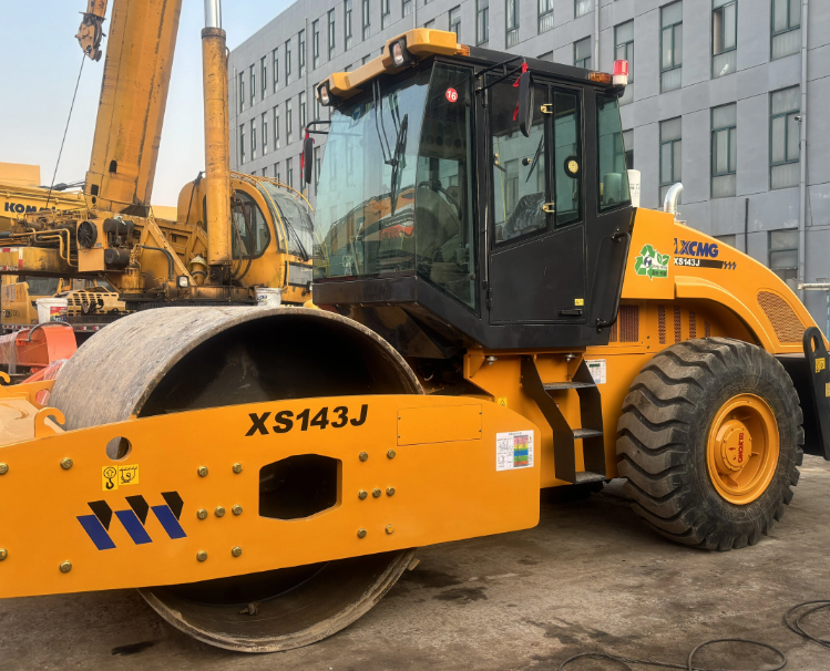 compactor road roller