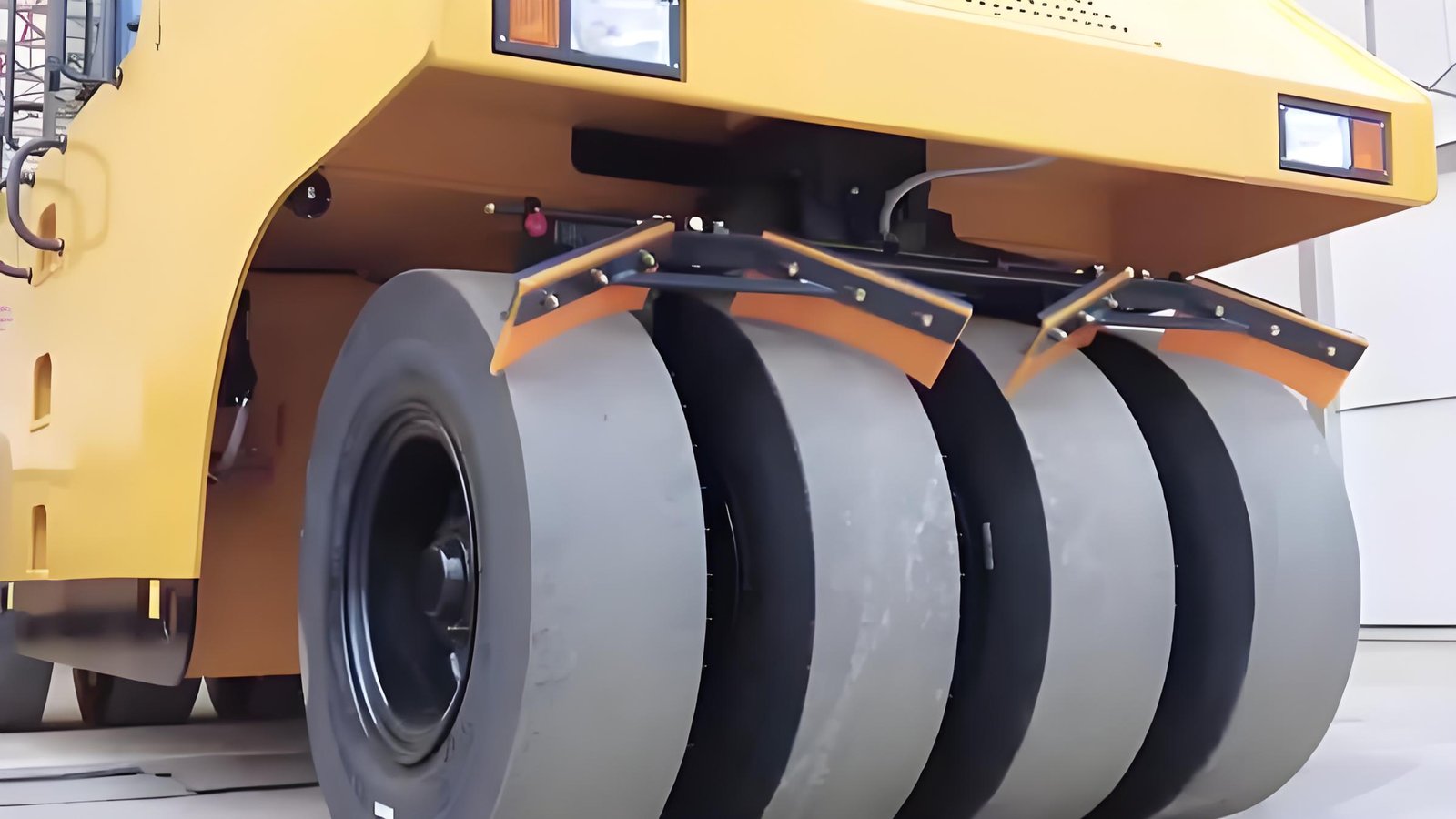 pneumatic roller compaction Intelligent Compensation Compaction Technology: Fully floating front wheels effectively compensate for compaction