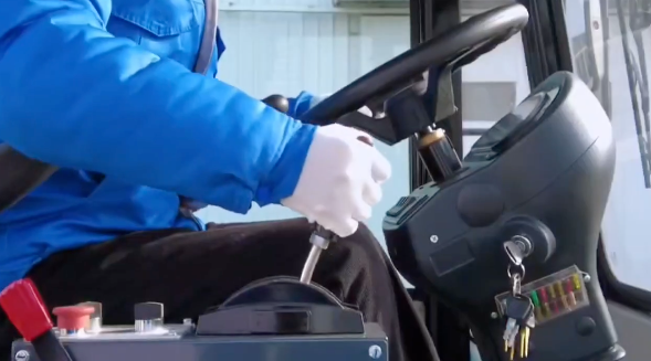 Road roller with one-lever operation enhances safety and reduces workload.