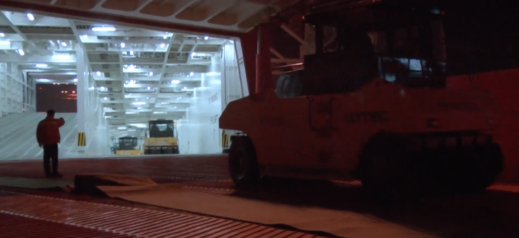 hydraulic road roller loading