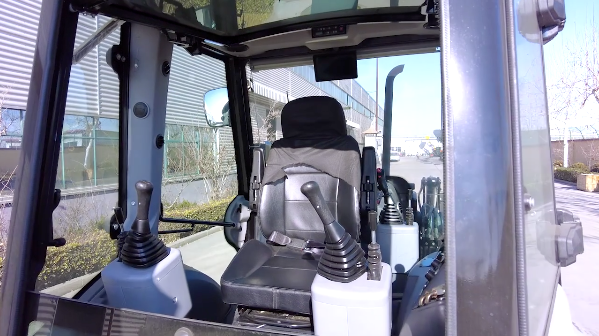 WDE105 backhoe loader equipment