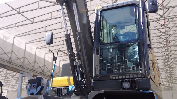 WWE30 wheel excavator