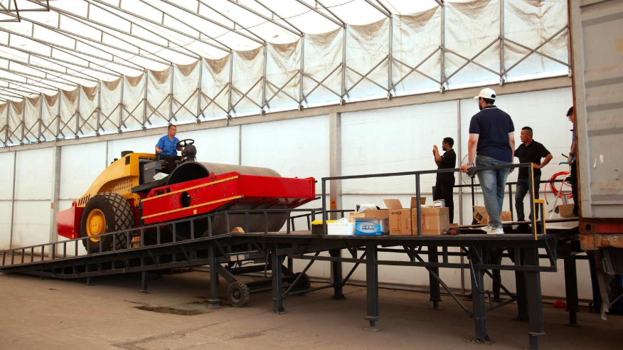 Qhmach road rollers are being loaded for export to Morocco. -road roller manufacturer